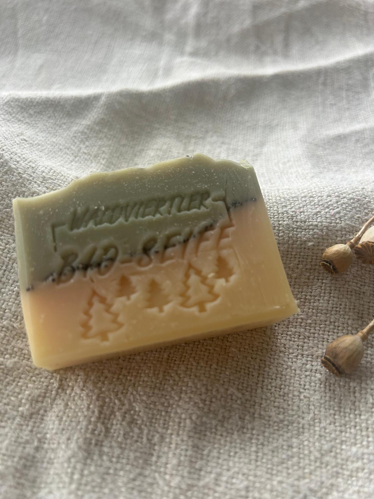 Mohnseife auf Leinen